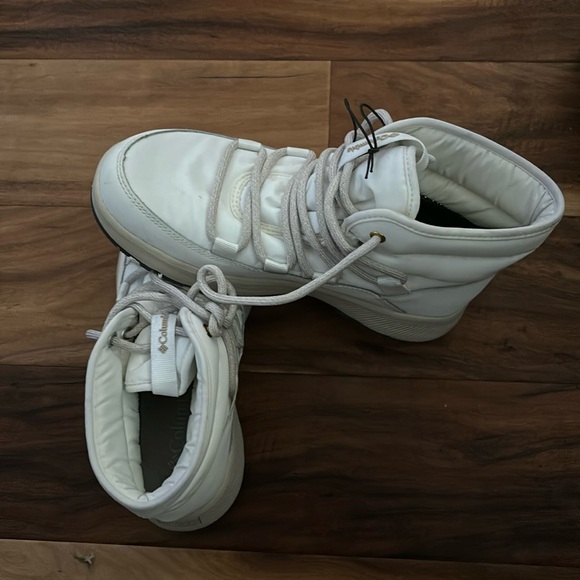 Columbia Shoes - Women's Slopeside Village™ Omni-Heat™ Mid Boot